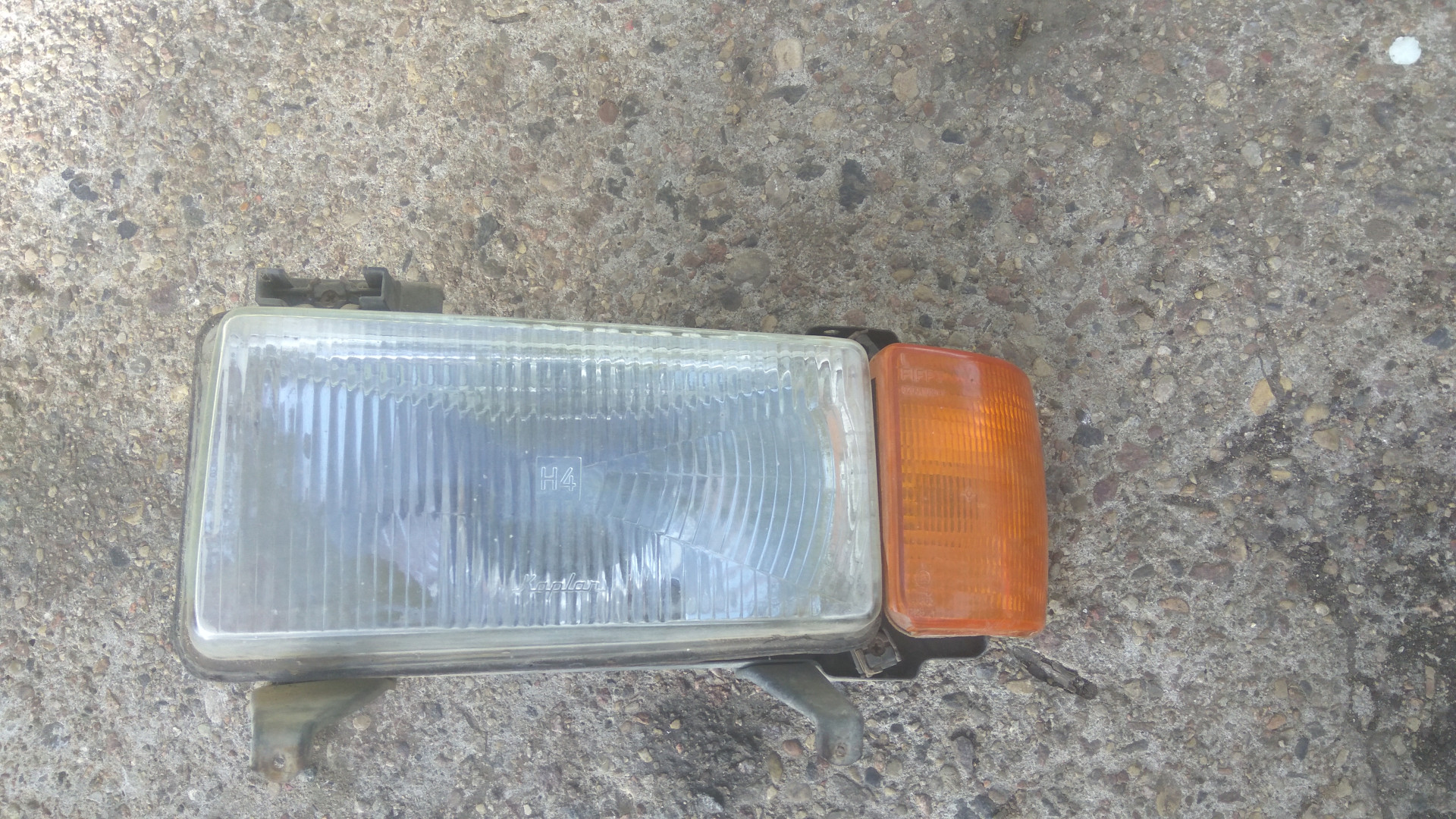 Audi 80 B2 priekinis zibintas