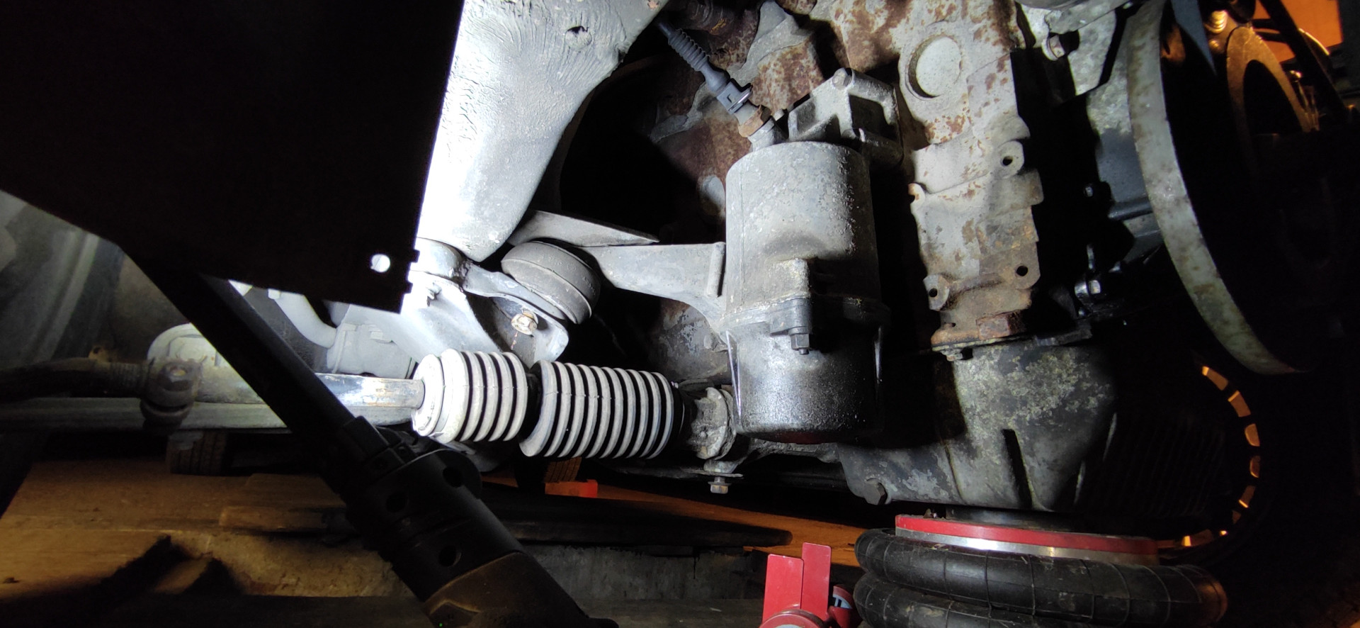 bmw e30 dešinė variklio pagalvė