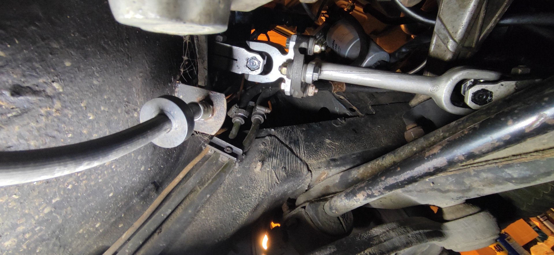 bmw e30 vairo kolonėlės kardanas sumontuotas
