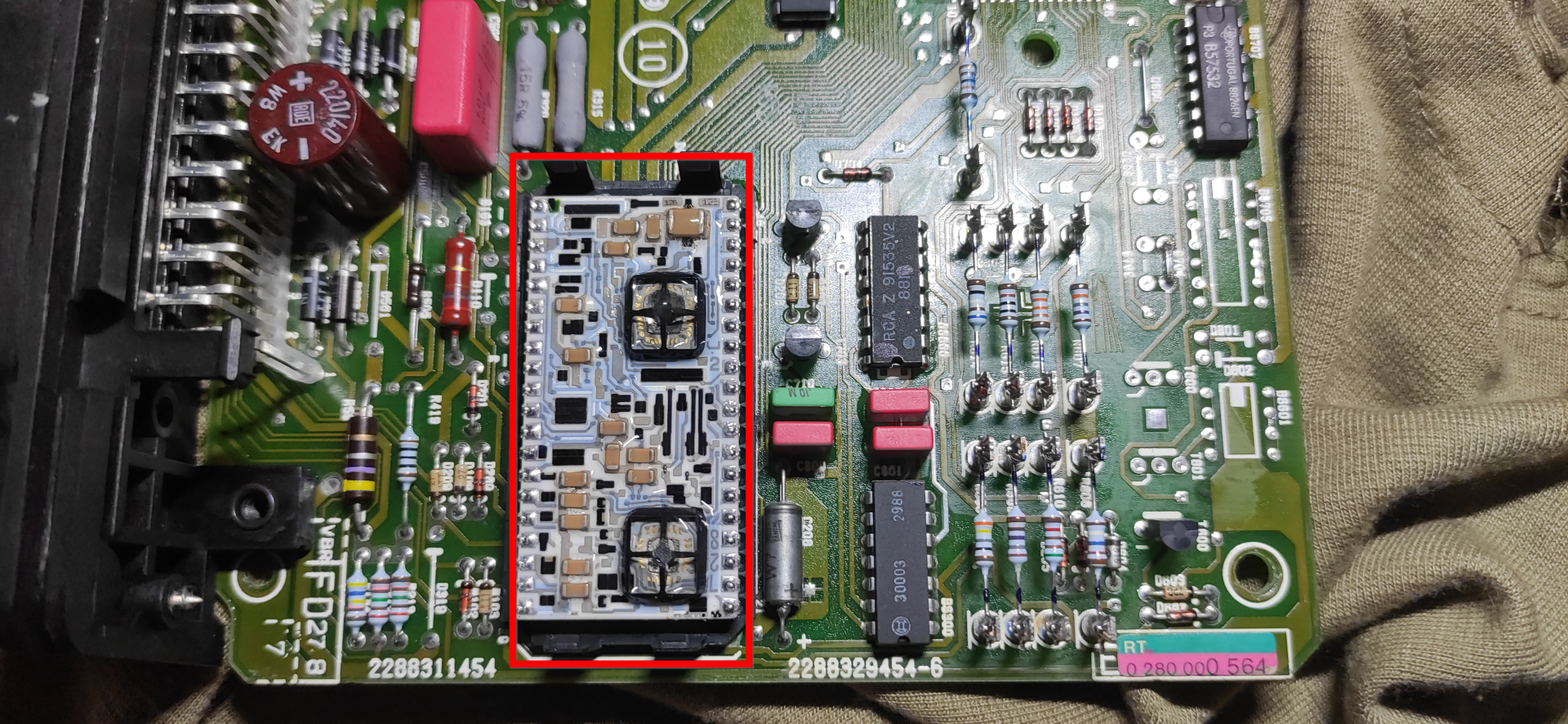 saab-900OG-hibridinė-plokštė