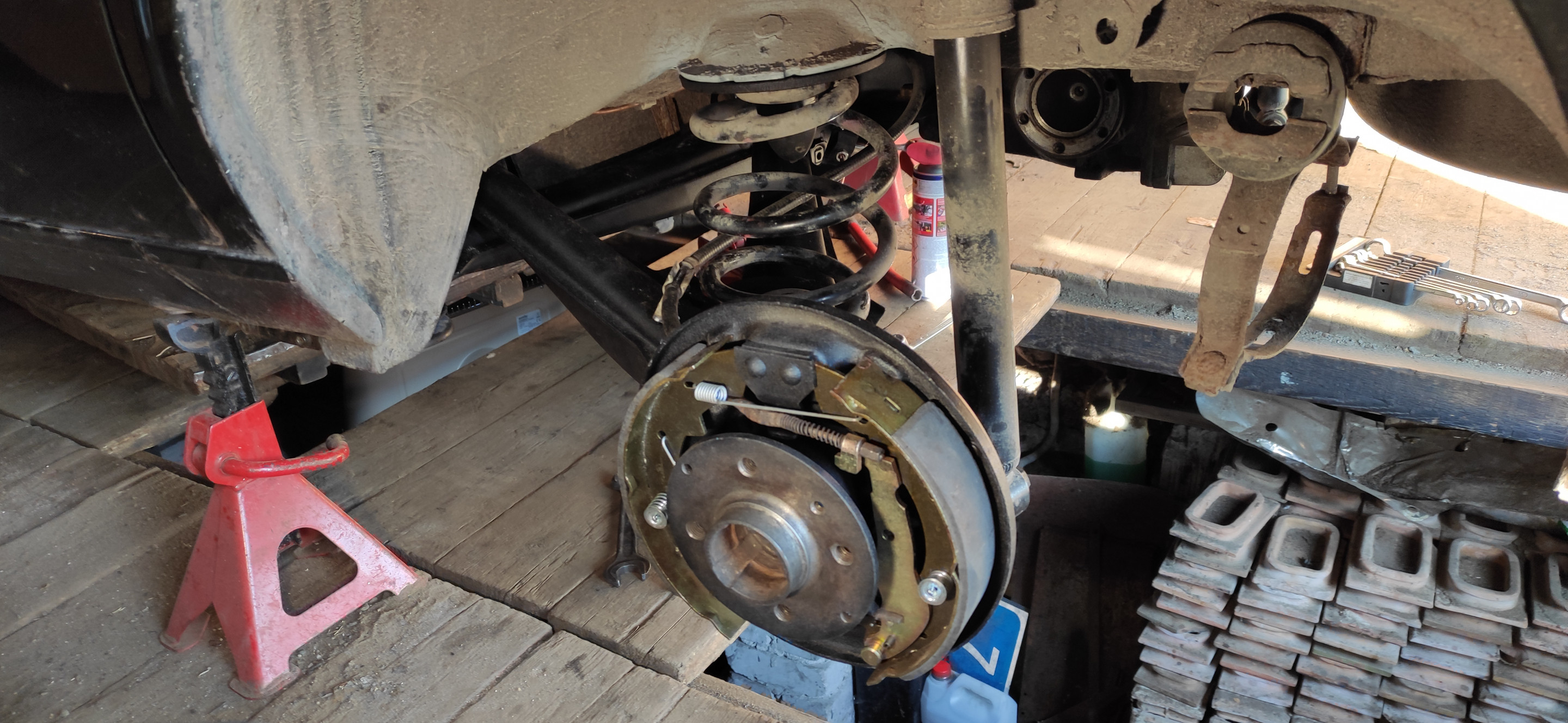 BMW E30 nauji bugniniai stabdziai