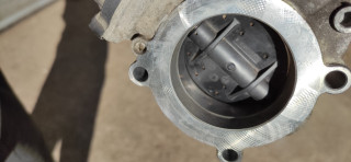 Įsiurbimo sklendės valymas